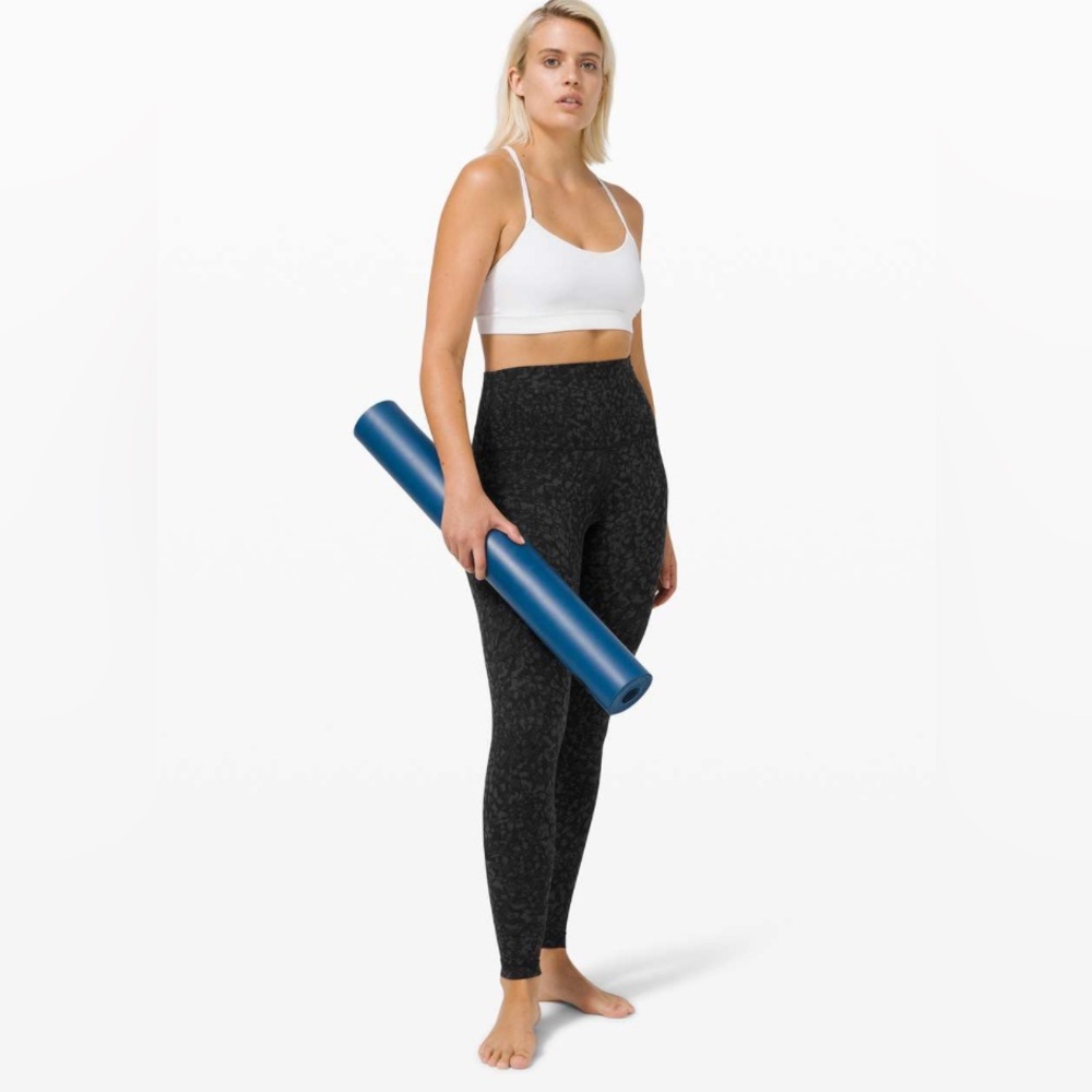 Lululemon Align Super-High Rise Pant 28" size 0
Wild Thing Camo Deep Coal Multi